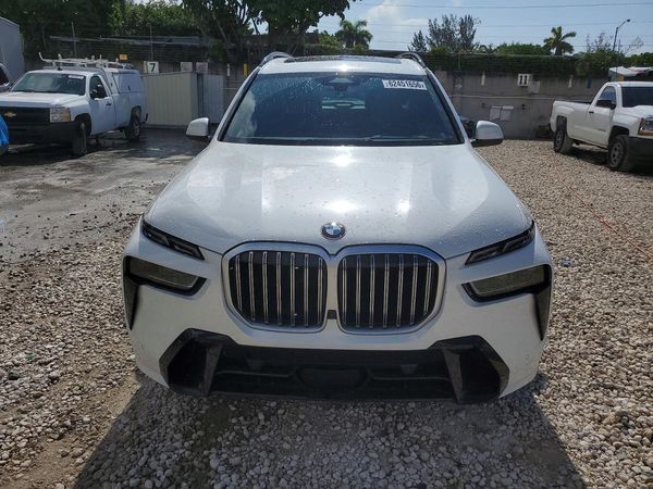 2023 BMW X7