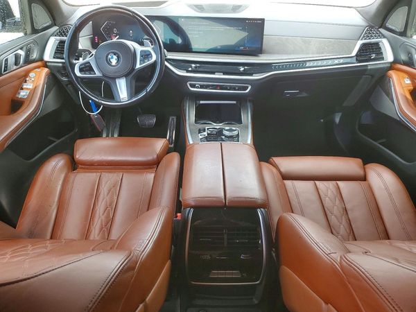 2023 BMW X7
