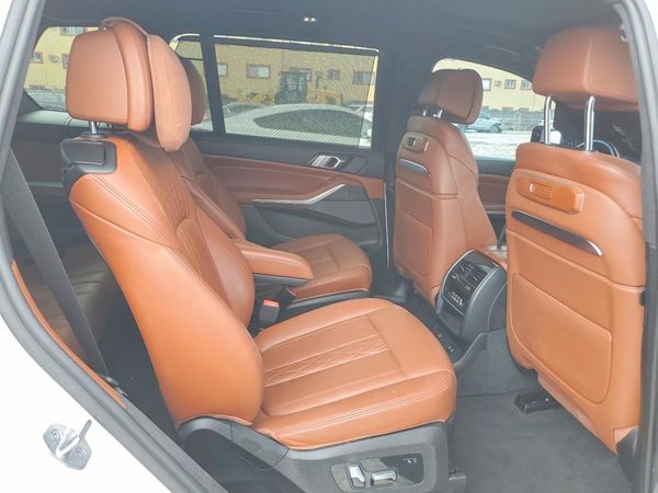 2023 BMW X7