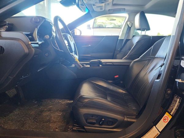 2019 LEXUS ES 300h