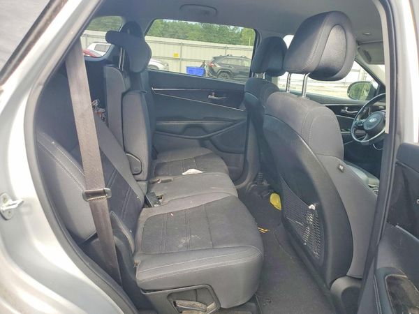 2016 KIA SORENTO L / LX