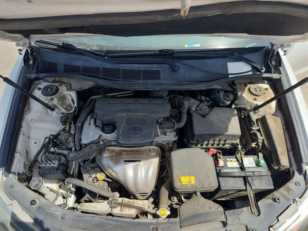 2012 TOYOTA CAMRY — Engine bay