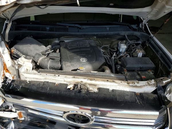 2016 TOYOTA TUNDRA SR/SR5 — Engine bay