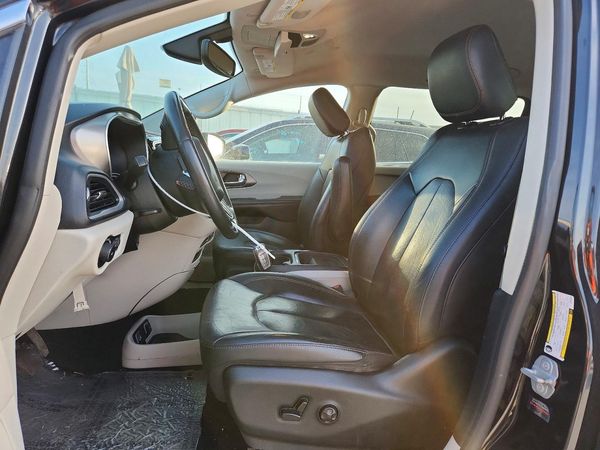 2020 CHRYSLER PACIFICA Touring L — DENT