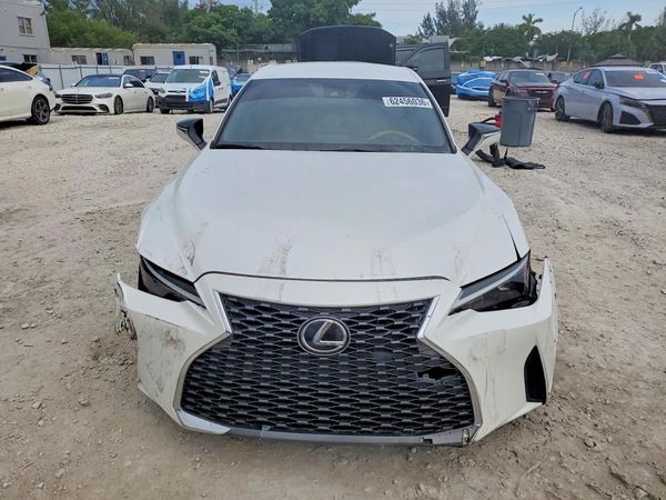 2022 LEXUS IS