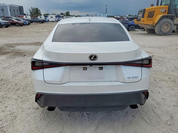 2022 LEXUS IS