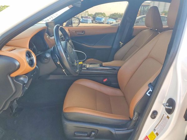 2022 LEXUS IS