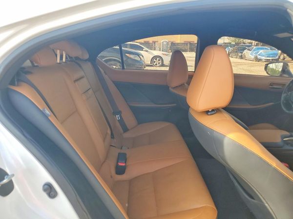 2022 LEXUS IS