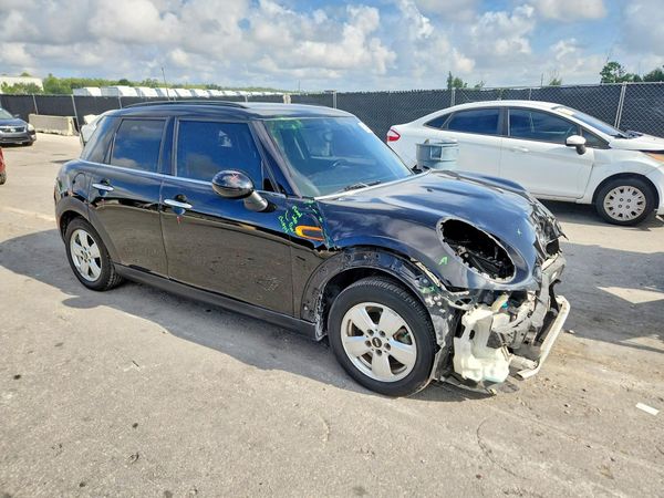 2018 MINI COOPER