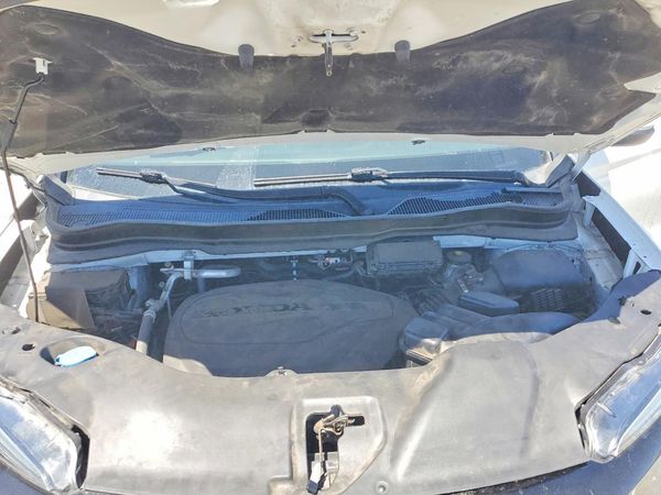 2022 HONDA PILOT SE — Engine bay