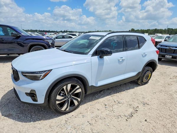 2025 VOLVO XC40 Plus Dark
