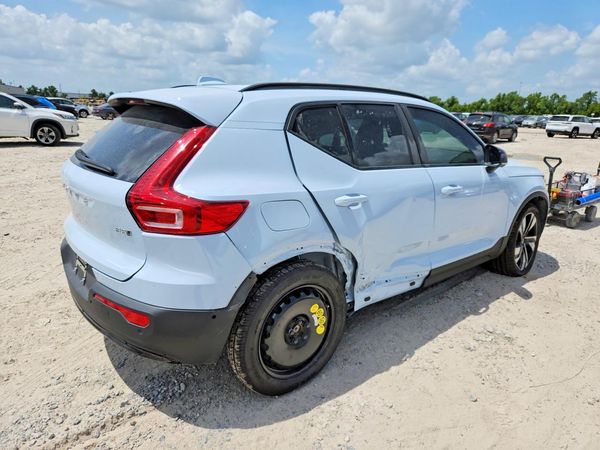 2025 VOLVO XC40 Plus Dark
