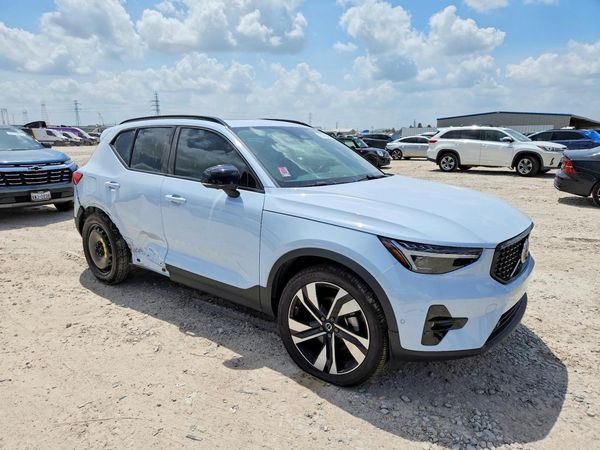 2025 VOLVO XC40 Plus Dark
