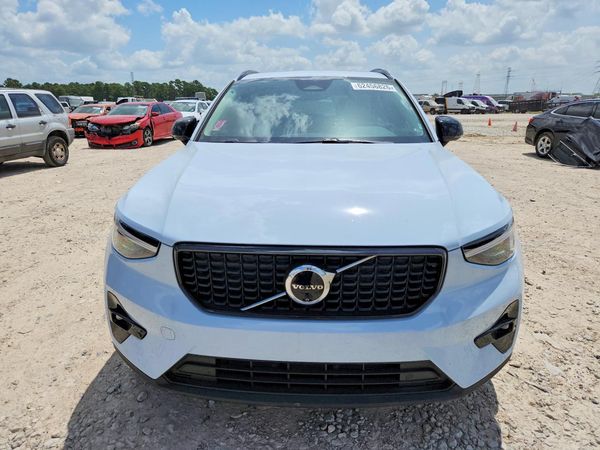 2025 VOLVO XC40 Plus Dark