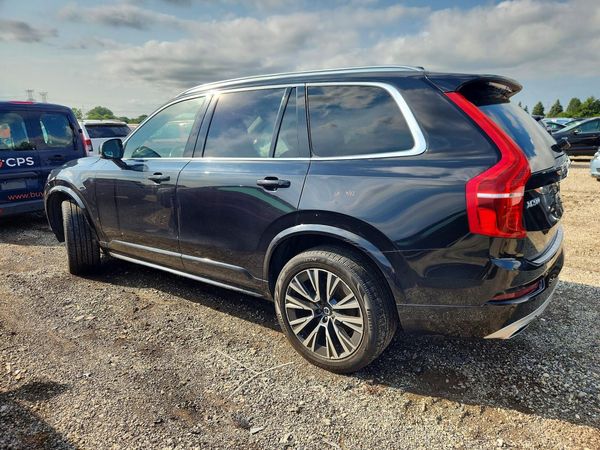 2020 VOLVO XC90 Momentum
