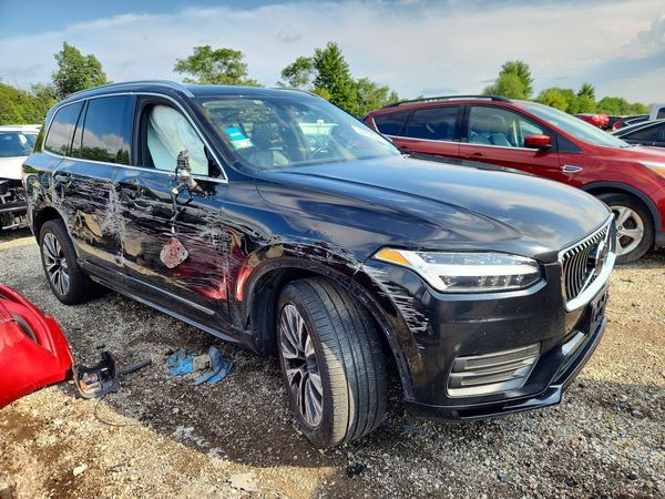 2020 VOLVO XC90 Momentum