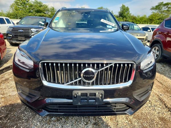 2020 VOLVO XC90 Momentum