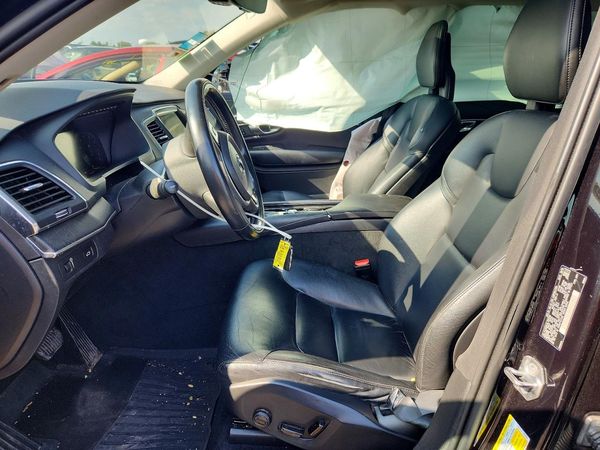 2020 VOLVO XC90 Momentum