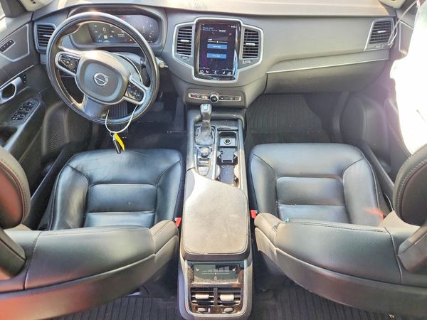 2020 VOLVO XC90 Momentum