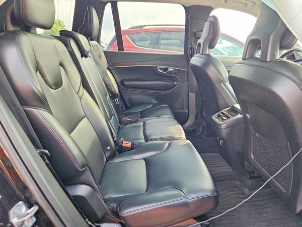 2020 VOLVO XC90 Momentum
