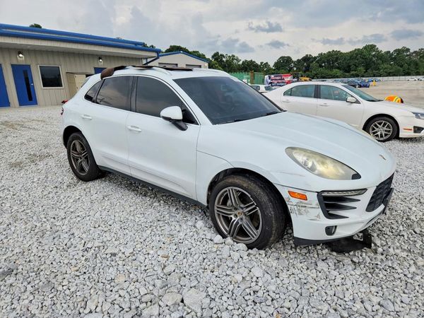 2016 PORSCHE MACAN