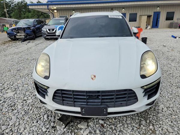 2016 PORSCHE MACAN