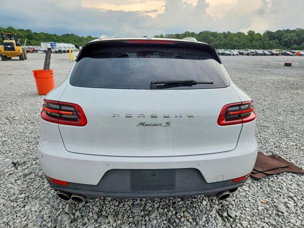 2016 PORSCHE MACAN