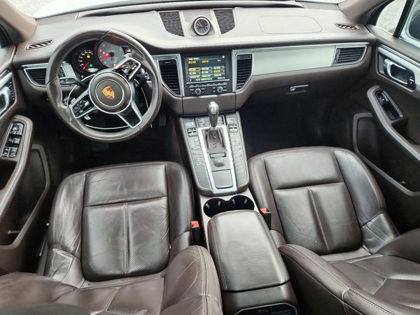 2016 PORSCHE MACAN