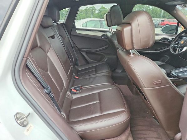 2016 PORSCHE MACAN