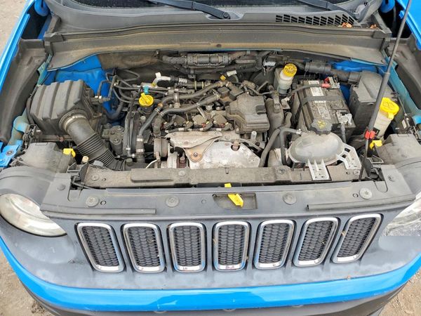 2015 JEEP RENEGADE Sport — Engine bay