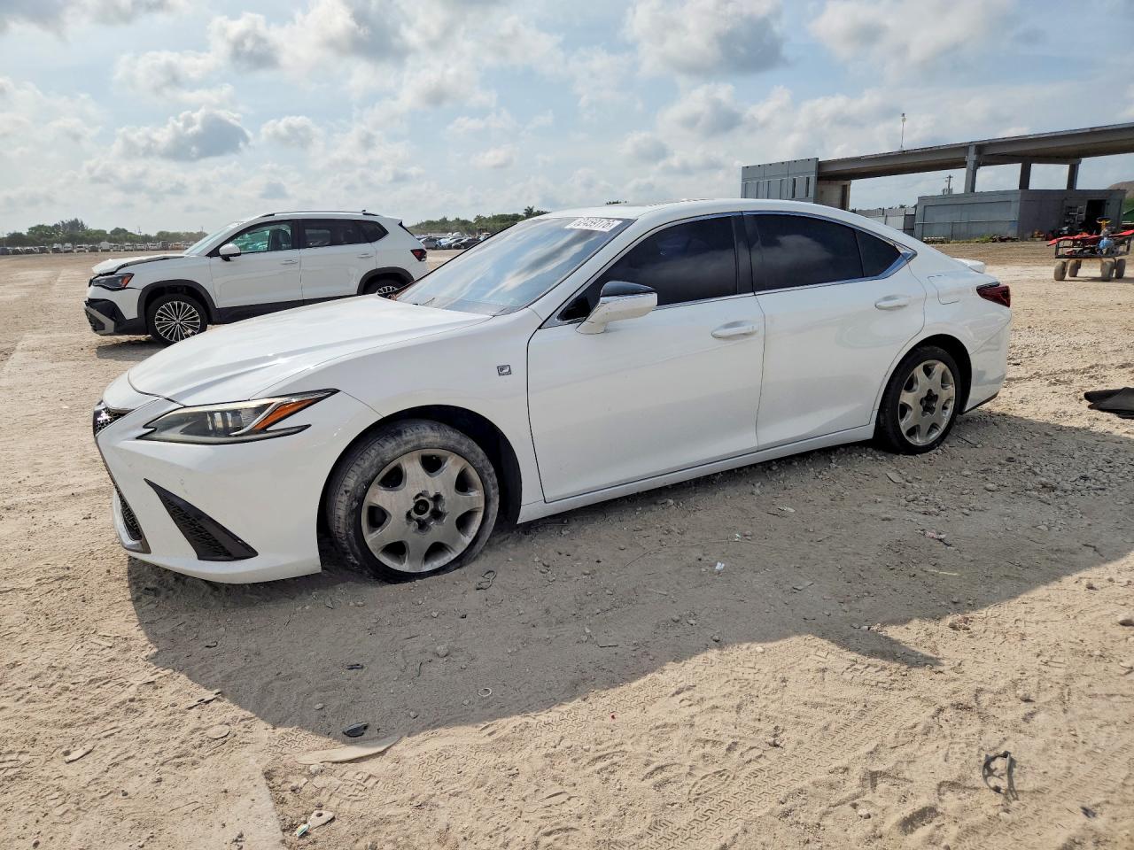 2019 LEXUS ES
