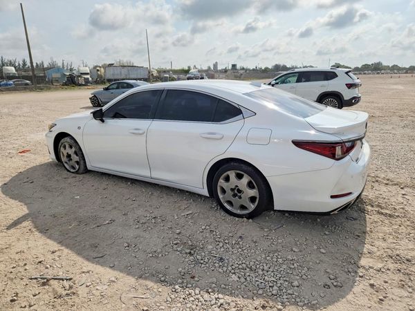 2019 LEXUS ES