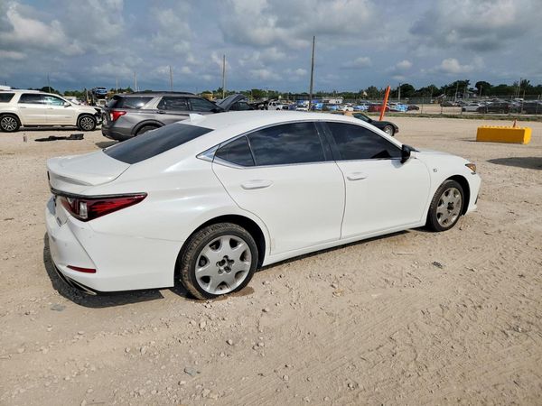 2019 LEXUS ES