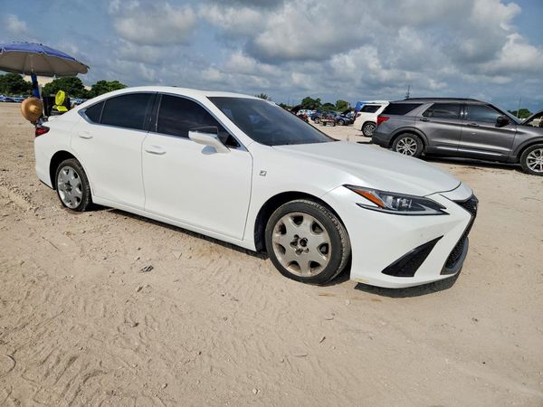 2019 LEXUS ES
