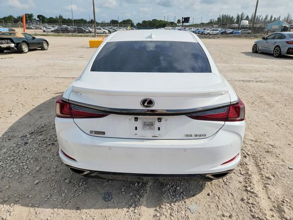 2019 LEXUS ES