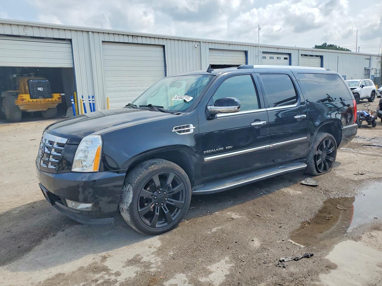 2013 CADILLAC ESCALADE ESV Luxury