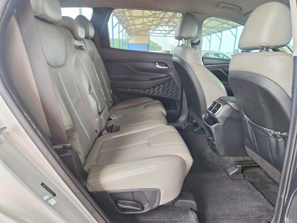 2019 HYUNDAI SANTA FE SE