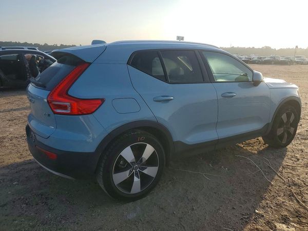 2019 VOLVO XC40