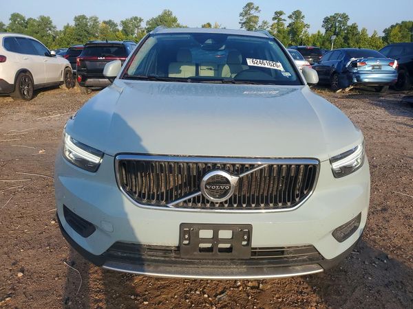 2019 VOLVO XC40