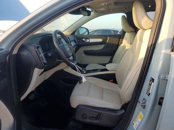 2019 VOLVO XC40