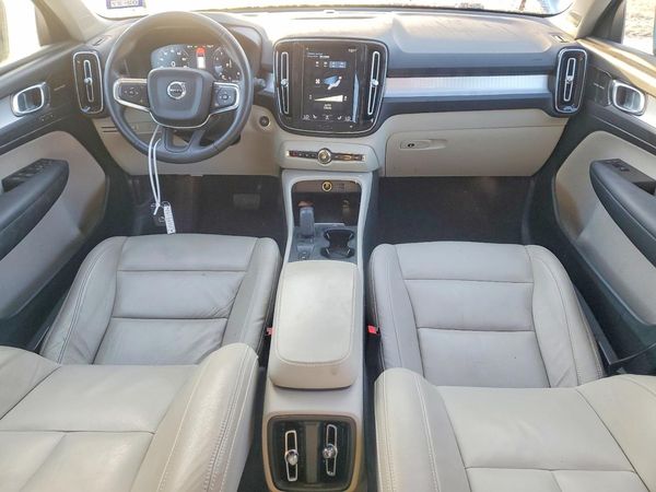 2019 VOLVO XC40