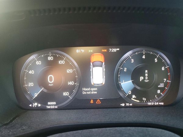 2019 VOLVO XC40