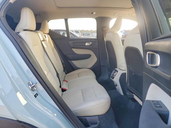 2019 VOLVO XC40