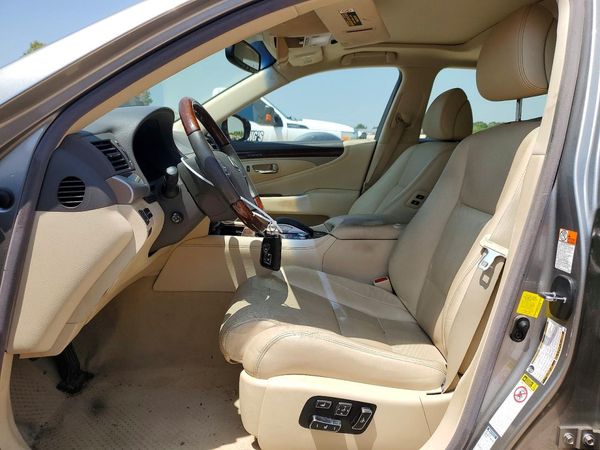 2016 LEXUS LS 460