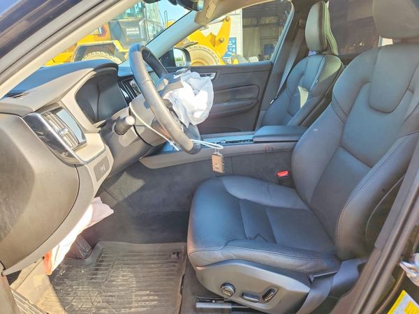 2025 VOLVO XC60 Plus Dark