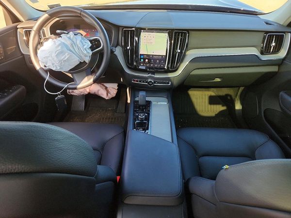 2025 VOLVO XC60 Plus Dark