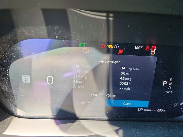 2025 VOLVO XC60 Plus Dark
