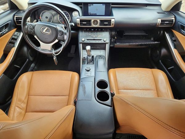 2016 LEXUS IS 300