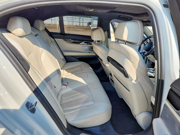 2017 BMW 750