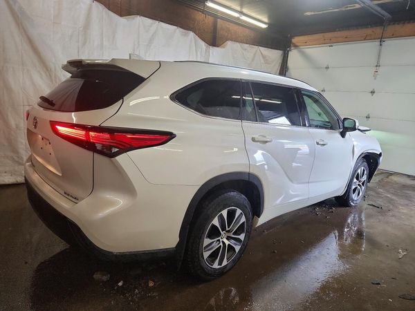 2021 TOYOTA HIGHLANDER XLE Nav